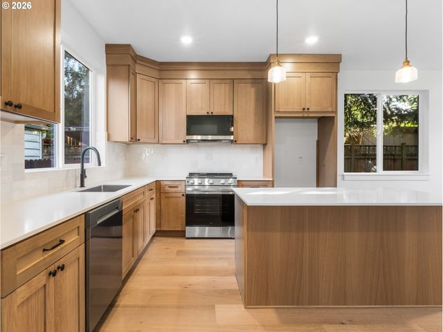 2084 N Watts St 4, Portland, OR 97217