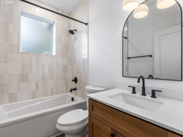 2084 N Watts St 4, Portland, OR 97217