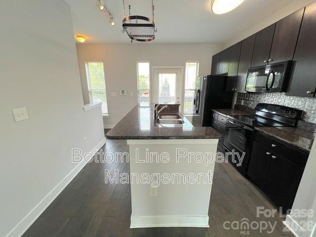 841 Seigle Point Drive, Charlotte, NC 28204