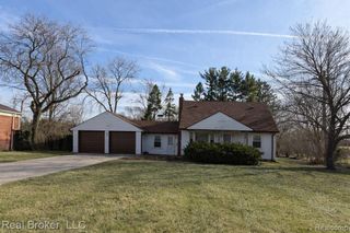 30221 Maplewood Street, Garden City, MI 48135