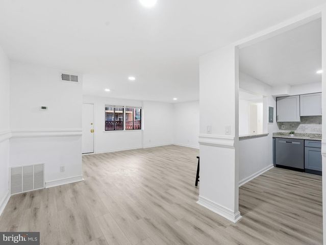 3930 STONE GATE DR, Suitland, MD 20746