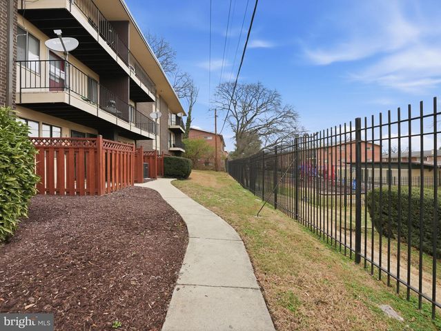 3930 STONE GATE DR, Suitland, MD 20746