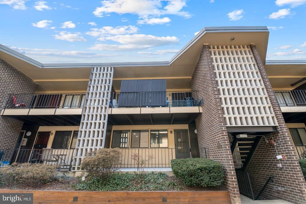 3930 STONE GATE DR, Suitland, MD 20746