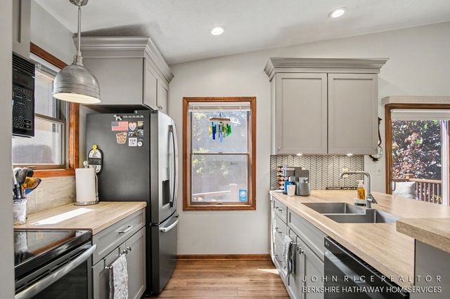 3225 Westminster Drive SE, Kentwood, MI 49512