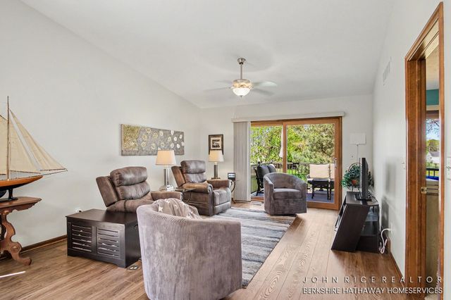 3225 Westminster Drive SE, Kentwood, MI 49512
