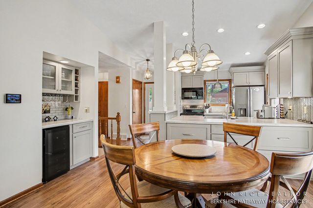 3225 Westminster Drive SE, Kentwood, MI 49512