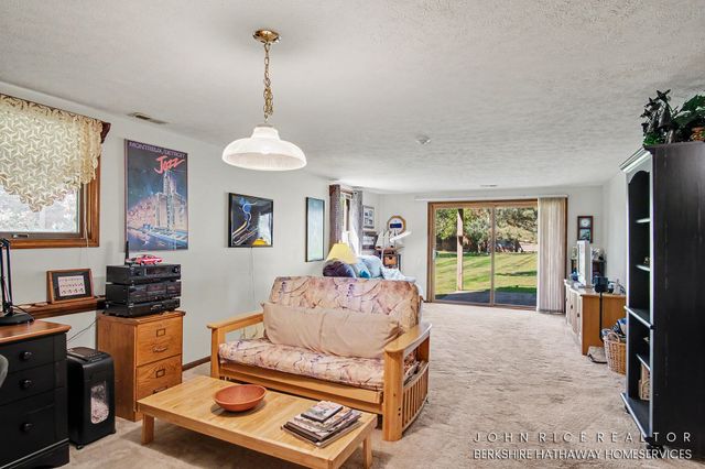 3225 Westminster Drive SE, Kentwood, MI 49512