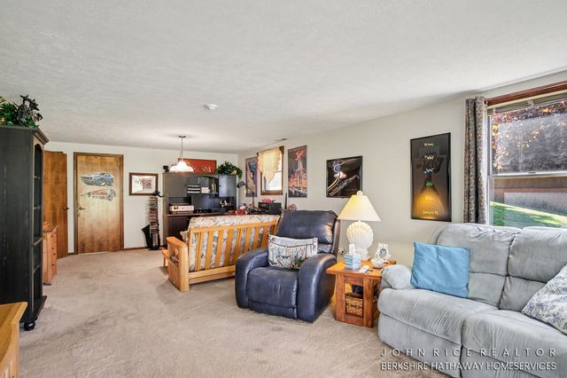 3225 Westminster Drive SE, Kentwood, MI 49512
