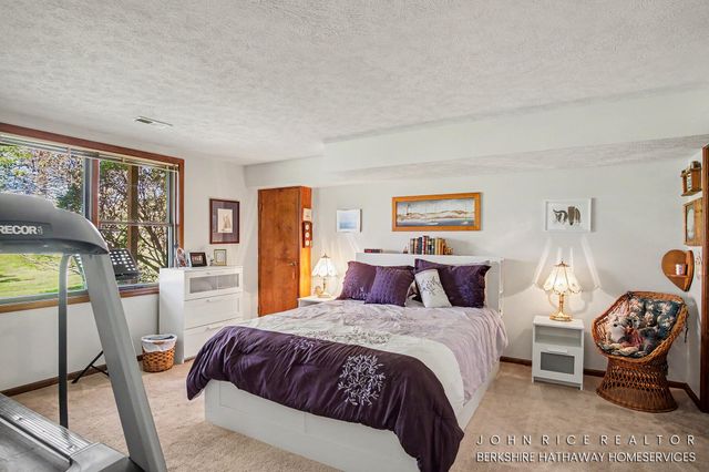 3225 Westminster Drive SE, Kentwood, MI 49512