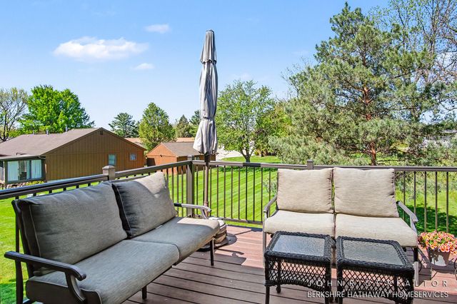 3225 Westminster Drive SE, Kentwood, MI 49512