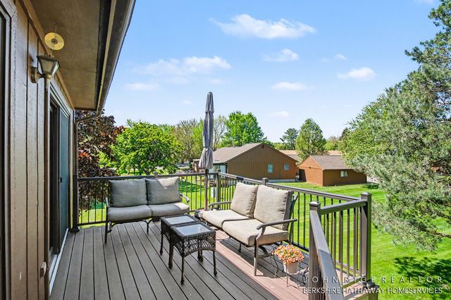 3225 Westminster Drive SE, Kentwood, MI 49512