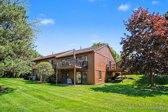 3225 Westminster Drive SE, Kentwood, MI 49512