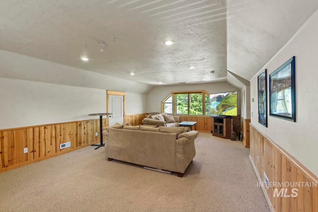 135 Par Drive, Cascade, ID 83611 photo 35