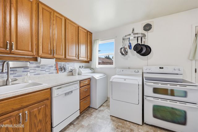 2 E O Street, Sparks, NV 89431