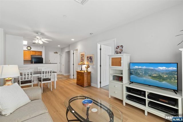 189 Forest Avenue 108, Paramus, NJ 07652