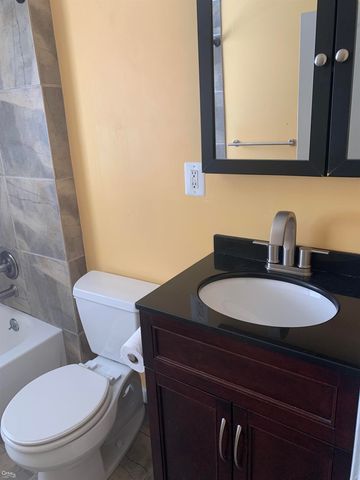 709 Hawthorne Avenue, Royal Oak, MI 48067