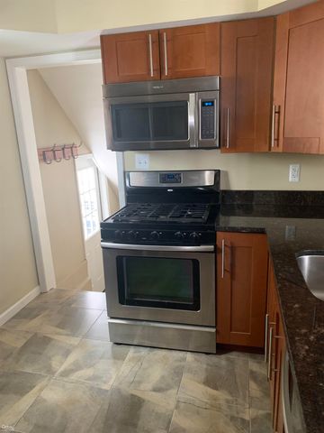 709 Hawthorne Avenue, Royal Oak, MI 48067