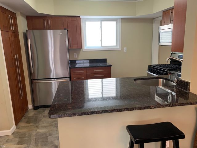 709 Hawthorne Avenue, Royal Oak, MI 48067