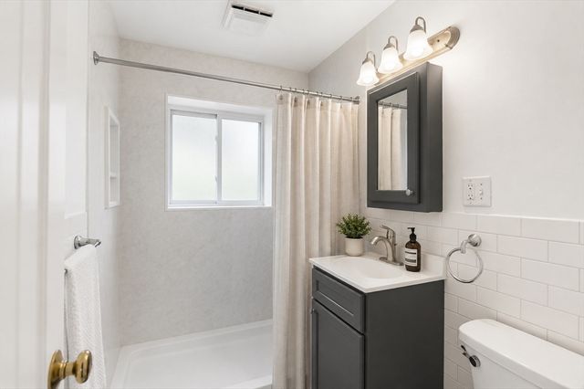 68 Byron Rd. 5, Boston, MA 02467