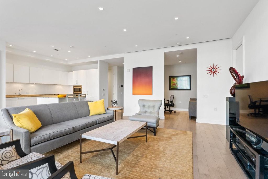 Image 10 of property listing at 1177 22ND ST NW #3B, Washington, DC 20037