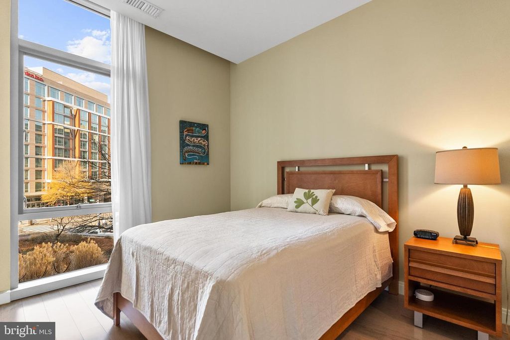 Image 16 of property listing at 1177 22ND ST NW #3B, Washington, DC 20037