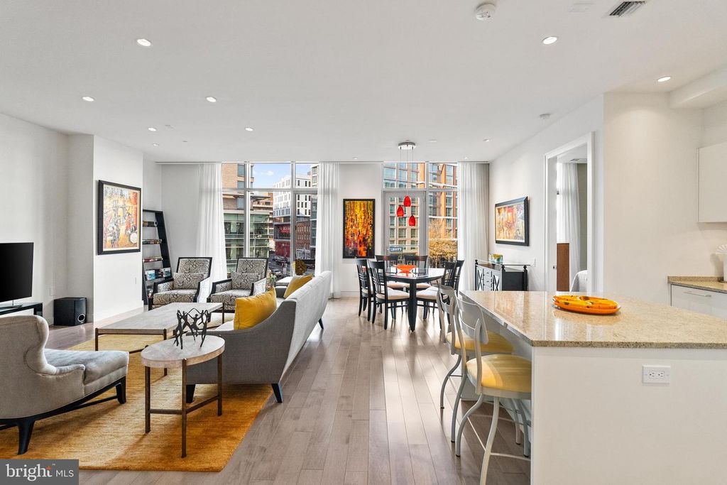 Image 2 of property listing at 1177 22ND ST NW #3B, Washington, DC 20037