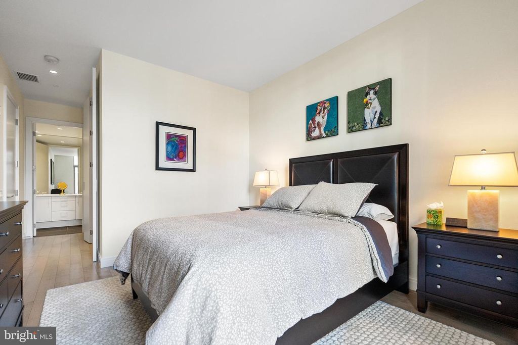 Image 20 of property listing at 1177 22ND ST NW #3B, Washington, DC 20037