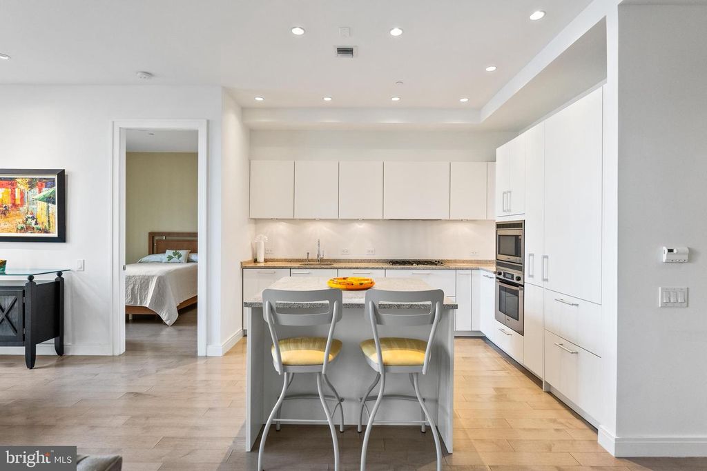 Image 3 of property listing at 1177 22ND ST NW #3B, Washington, DC 20037