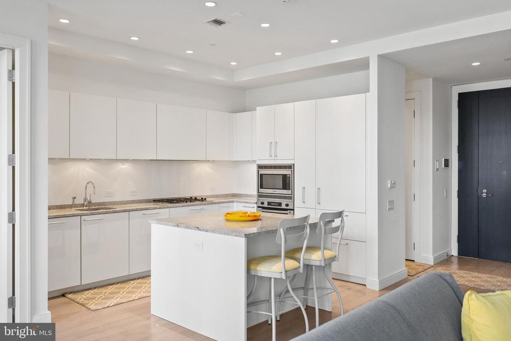 Image 4 of property listing at 1177 22ND ST NW #3B, Washington, DC 20037