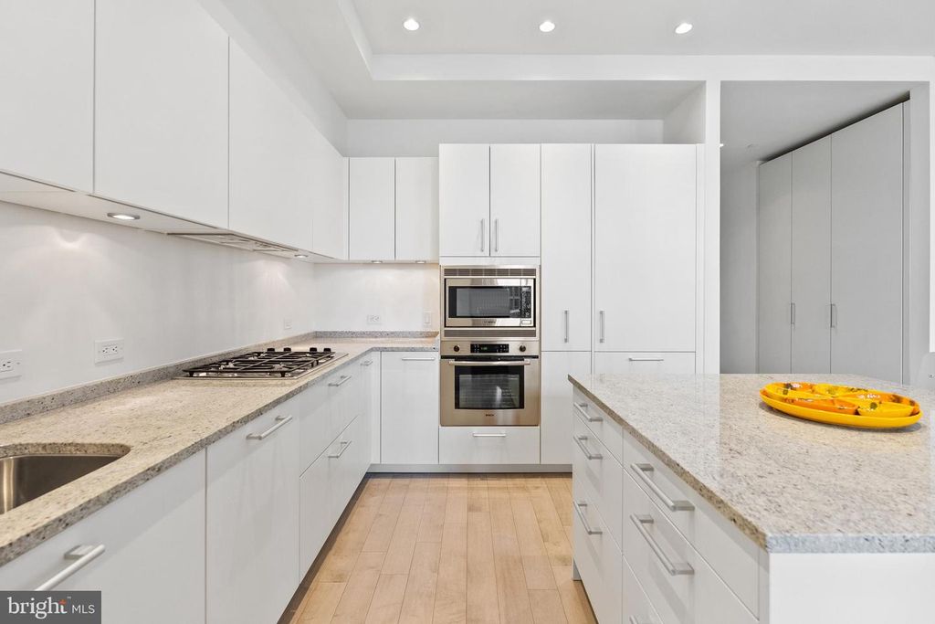 Image 6 of property listing at 1177 22ND ST NW #3B, Washington, DC 20037