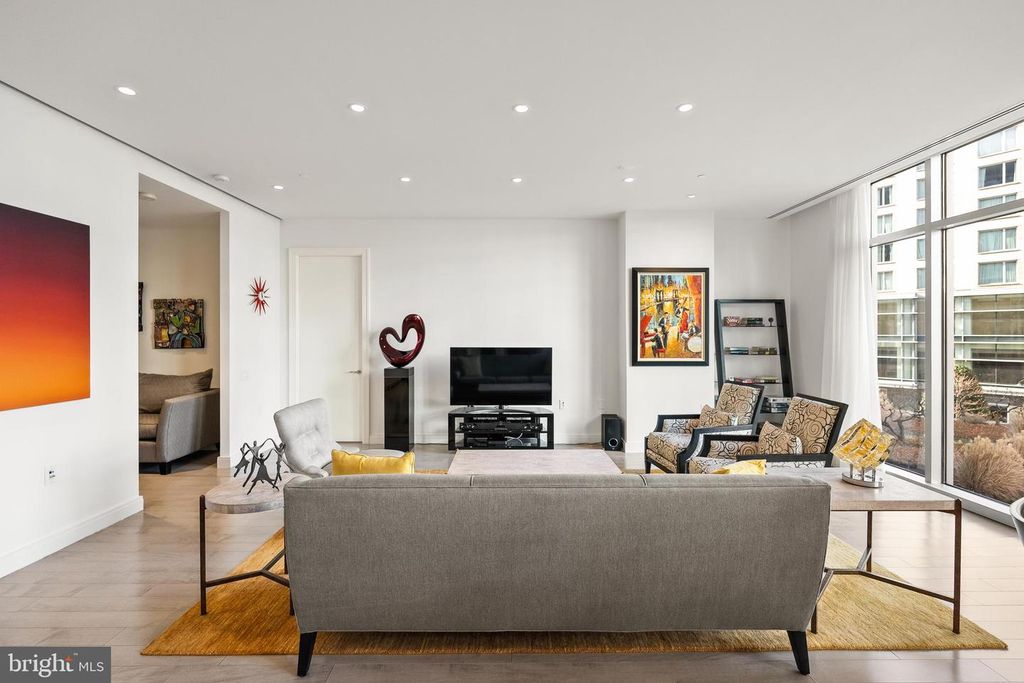 Image 7 of property listing at 1177 22ND ST NW #3B, Washington, DC 20037