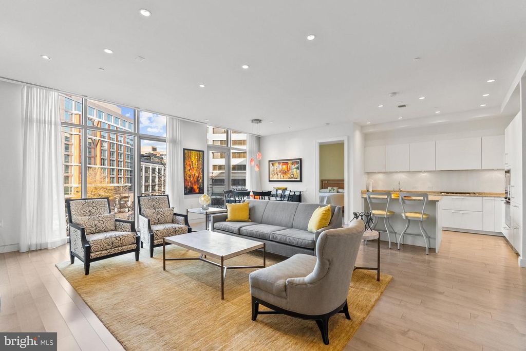 Image 8 of property listing at 1177 22ND ST NW #3B, Washington, DC 20037