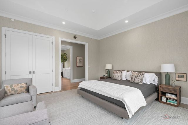 355 Hickory Court, Lake Forest, IL 60045