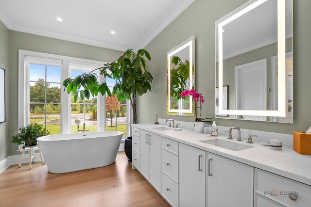 355 Hickory Court, Lake Forest, IL 60045