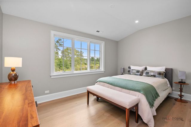 355 Hickory Court, Lake Forest, IL 60045