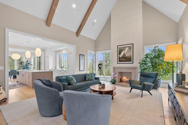 355 Hickory Court, Lake Forest, IL 60045