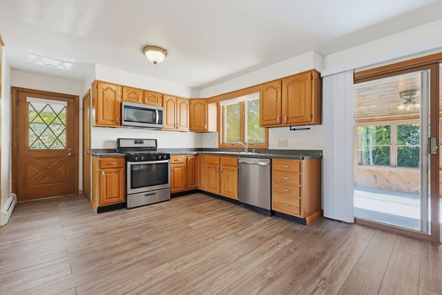 51 Robin Lane, Somerset, MA 02726