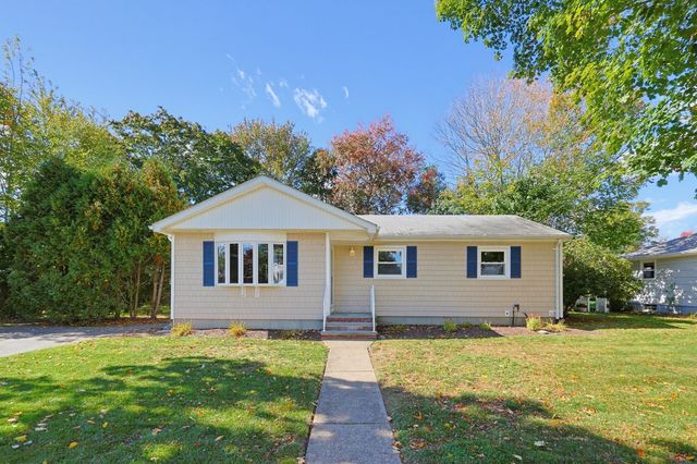 51 Robin Lane, Somerset, MA 02726