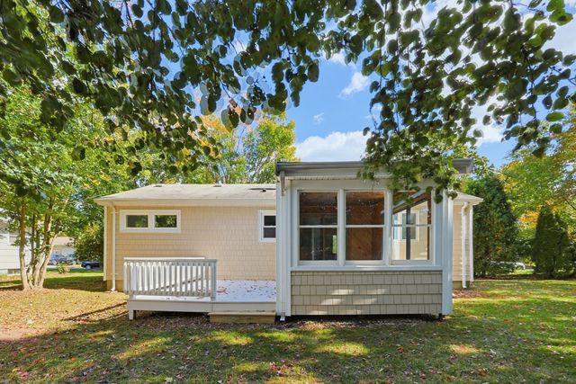 51 Robin Lane, Somerset, MA 02726