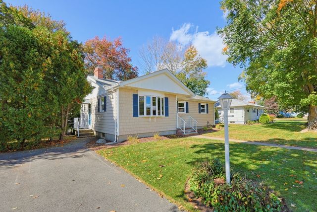 51 Robin Lane, Somerset, MA 02726