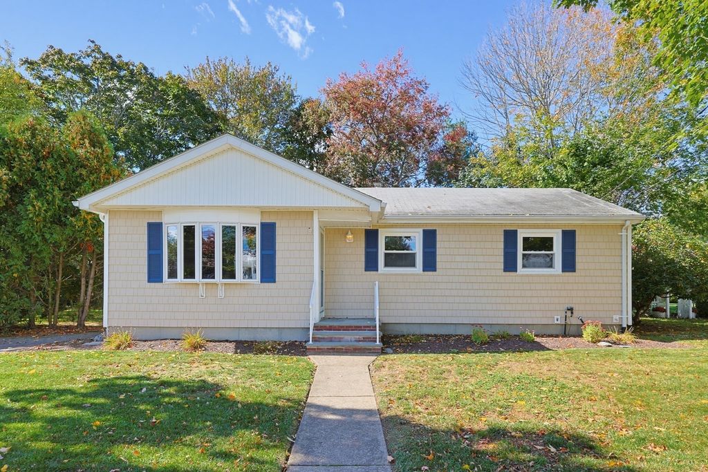 51 Robin Lane, Somerset, MA 02726