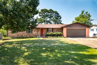 303 Mockingbird St, Hot Springs, AR 71913