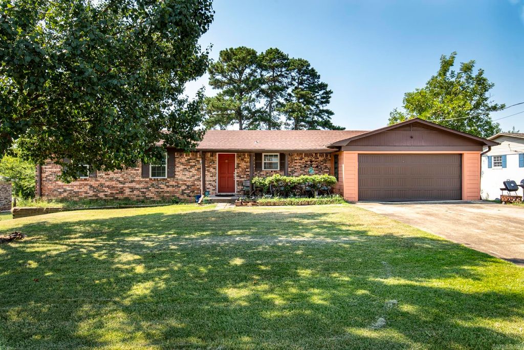 303 Mockingbird St, Hot Springs, AR 71913