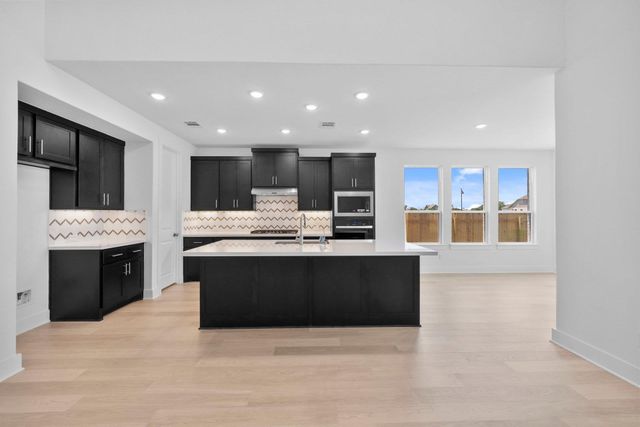 213 Pacific Grove CIR, Liberty Hill, TX 78642