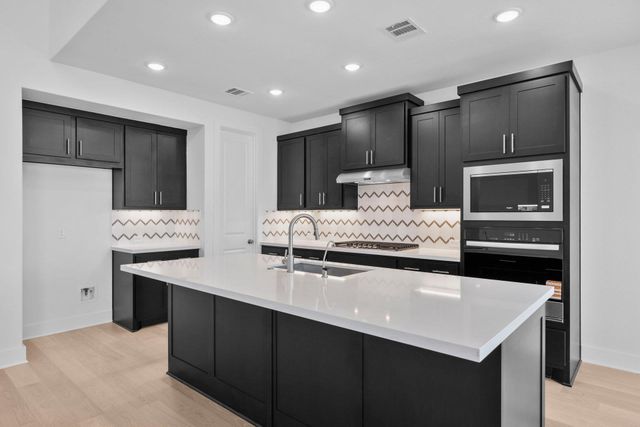 213 Pacific Grove CIR, Liberty Hill, TX 78642
