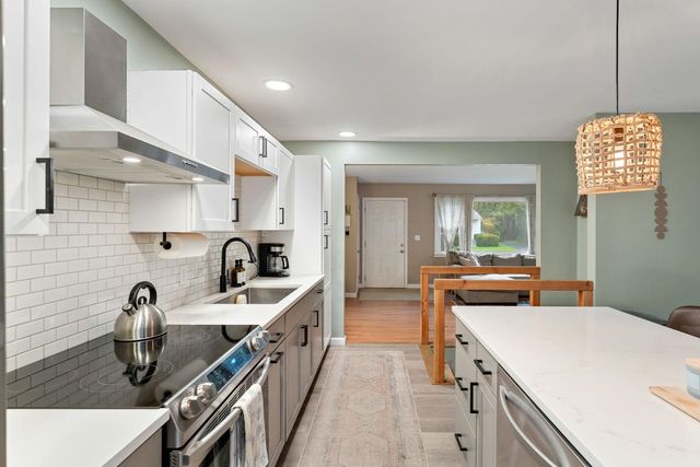 35 Baldwin Avenue, South Burlington, VT 05403