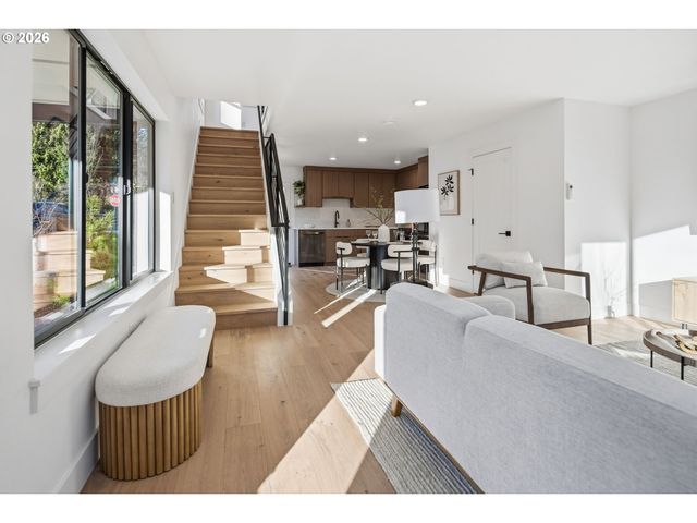 225 E Ave, Lake Oswego, OR 97034