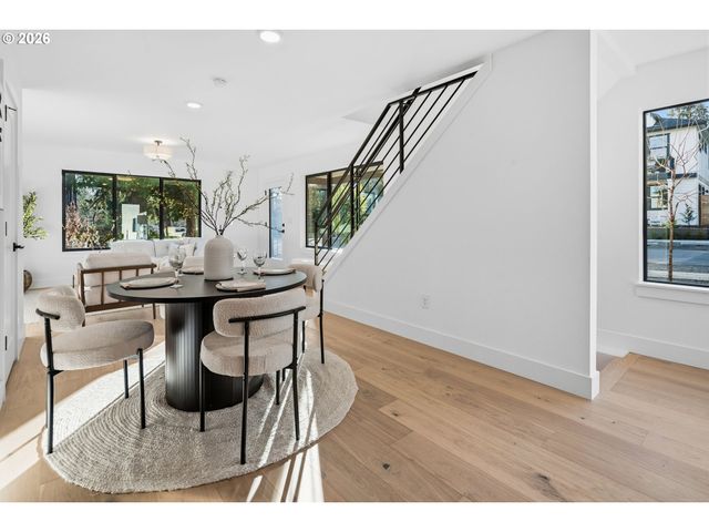 225 E Ave, Lake Oswego, OR 97034