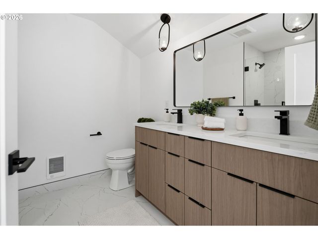 225 E Ave, Lake Oswego, OR 97034