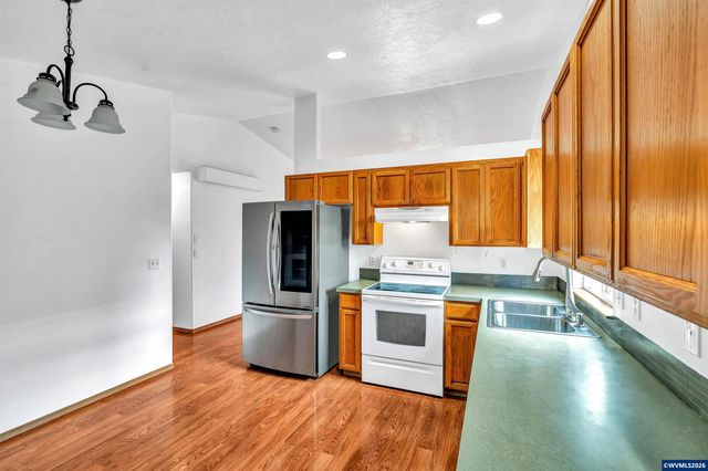 351 Elma Ct NE, Salem, OR 97301